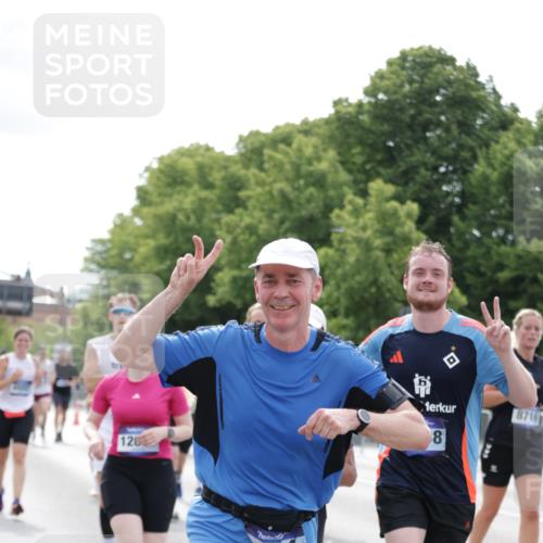 29.06.2025 - hella hamburg halbmarathon Jannik Wohlers http://msf.ph/oto/8180620 29.06.2025 10:22:52 Lombardsbrücke 1362, 2925, 4190, 4266, 4728, 4793, 6502, 6849, 7820, 8687, 8688, 8716, 8918, 8920, 9301, 9877, 10739, 11798, 11879, 12025, 12073, 12265, 14041, 14265, 14338, 14821, 16416, 16558, 17013, 17099, 17207, 17299, 17719, 18332 meine-sportfotos.de