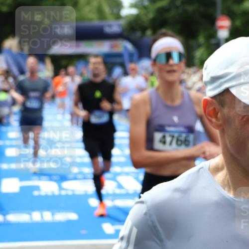 29.06.2025 - hella hamburg halbmarathon Zöllner http://msf.ph/oto/8180625 29.06.2025 10:40:02 Ziel 1603, 3626, 5050, 5375, 6080, 7981, 8467, 8574, 12091, 15421, 17973 meine-sportfotos.de