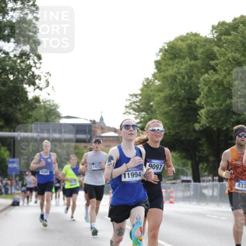29.06.2025 - hella hamburg halbmarathon Jannik Wohlers http://msf.ph/oto/8180632 29.06.2025 09:42:37 Lombardsbrücke 4338, 5301, 9097, 9385, 11228, 11994, 12341, 12529, 12992, 13346, 14728, 18037, 18740, 19076 meine-sportfotos.de