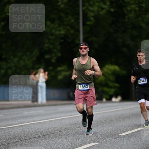 29.06.2025 - hella hamburg halbmarathon Dr. Thomas Lammeyer http://msf.ph/oto/8180637 29.06.2025 09:47:12 Kennedybrücke 1122, 1953, 2483, 3189, 3379, 5308, 9079, 10351, 11150 meine-sportfotos.de