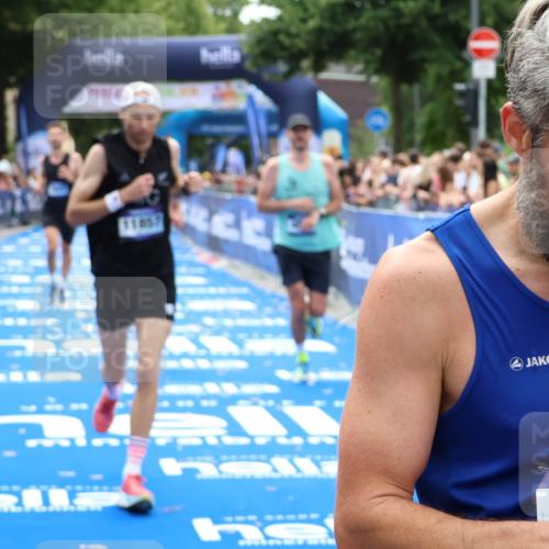 29.06.2025 - hella hamburg halbmarathon Zöllner http://msf.ph/oto/8180642 29.06.2025 10:31:23 Ziel 3955, 4812, 11857, 14450, 14548, 19042 meine-sportfotos.de