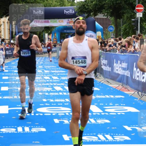 29.06.2025 - hella hamburg halbmarathon Zöllner http://msf.ph/oto/8180719 29.06.2025 10:31:25 Ziel 3955, 4812, 14548, 19118 meine-sportfotos.de