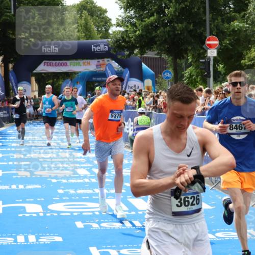29.06.2025 - hella hamburg halbmarathon Zöllner http://msf.ph/oto/8180753 29.06.2025 10:40:06 Ziel 2826, 5050, 5375, 6080, 8467, 8933, 12091, 13514, 15424, 17973 meine-sportfotos.de