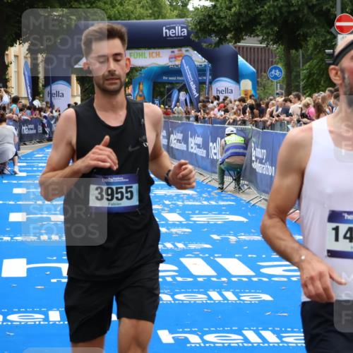 29.06.2025 - hella hamburg halbmarathon Zöllner http://msf.ph/oto/8180758 29.06.2025 10:31:27 Ziel 3955, 19118 meine-sportfotos.de