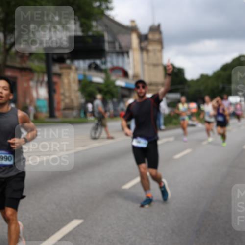 29.06.2025 - hella hamburg halbmarathon Yannick Fuchs http://msf.ph/oto/8180781 29.06.2025 10:42:59 20KM 1163, 1176, 1537, 1892, 2260, 3985, 4711, 4847, 4890, 5421, 6389, 6923, 8889, 9348, 9661, 9770, 10000, 11451, 12149, 12534, 12690, 12840, 13009, 13183, 13450, 13962, 14033, 14192, 14511, 14990, 15384, 15784, 15917, 15981, 16592, 17127, 17395, 17745, 17855, 17982, 18251, 18598, 18815, 18887 meine-sportfotos.de