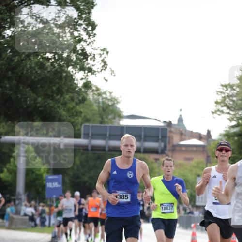 29.06.2025 - hella hamburg halbmarathon Jannik Wohlers http://msf.ph/oto/8180828 29.06.2025 09:42:39 Lombardsbrücke 4338, 5301, 9097, 9385, 11994, 12341, 12529, 12992, 13346, 14728, 18037, 18740, 19076 meine-sportfotos.de