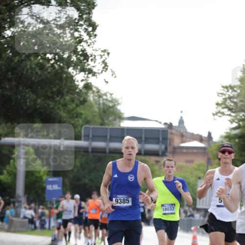 29.06.2025 - hella hamburg halbmarathon Jannik Wohlers http://msf.ph/oto/8180861 29.06.2025 09:42:39 Lombardsbrücke 4338, 5301, 9097, 9385, 11994, 12341, 12529, 12992, 13346, 14728, 18037, 18740, 19076 meine-sportfotos.de