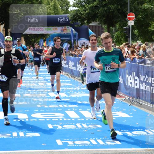 29.06.2025 - hella hamburg halbmarathon Zöllner http://msf.ph/oto/8180910 29.06.2025 10:40:10 Ziel 2826, 4381, 5007, 5050, 5508, 5916, 6080, 7495, 8933, 12091, 13514, 15424, 17973 meine-sportfotos.de