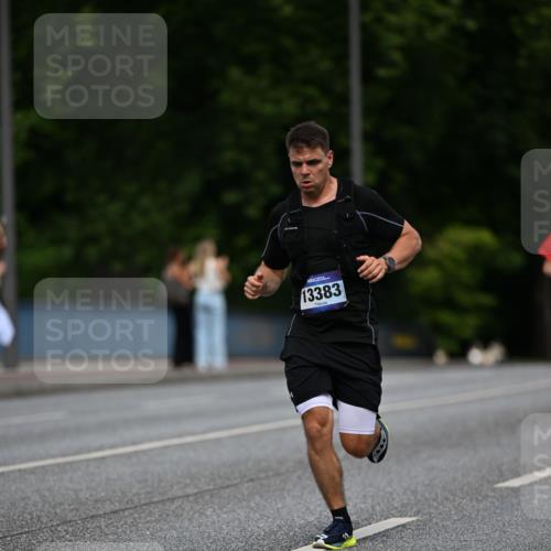 29.06.2025 - hella hamburg halbmarathon Dr. Thomas Lammeyer http://msf.ph/oto/8180927 29.06.2025 09:47:14 Kennedybrücke 1122, 1953, 3189, 3379, 5308, 5344, 7231, 7793, 9079, 10173, 11150 meine-sportfotos.de