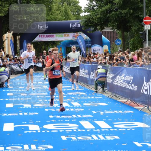 29.06.2025 - hella hamburg halbmarathon Zöllner http://msf.ph/oto/8180942 29.06.2025 10:31:42 Ziel 7793, 13606, 13617, 15835, 18102 meine-sportfotos.de