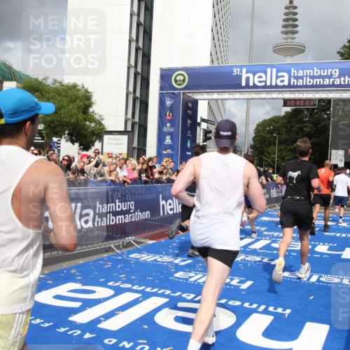 29.06.2025 - hella hamburg halbmarathon Michael Strokosch http://msf.ph/oto/8180957 29.06.2025 10:40:56 Ziel 1631, 1677, 6429, 7109, 7378, 9547, 9979, 10369, 10934, 11959, 12088, 12385, 13029, 14661, 18173 meine-sportfotos.de