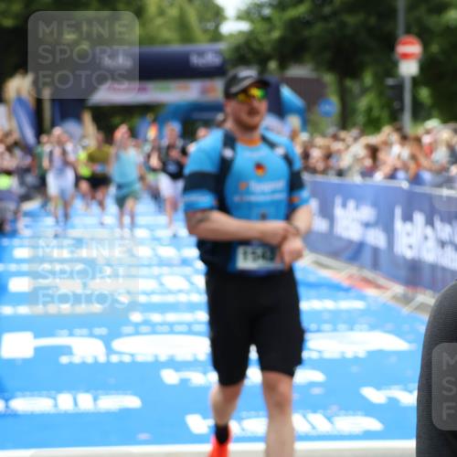 29.06.2025 - hella hamburg halbmarathon Zöllner http://msf.ph/oto/8181019 29.06.2025 10:40:13 Ziel 3547, 4381, 5007, 5409, 5410, 5508, 5916, 7495, 8465, 8933, 10968, 11731, 12704, 13667, 15424, 18979 meine-sportfotos.de