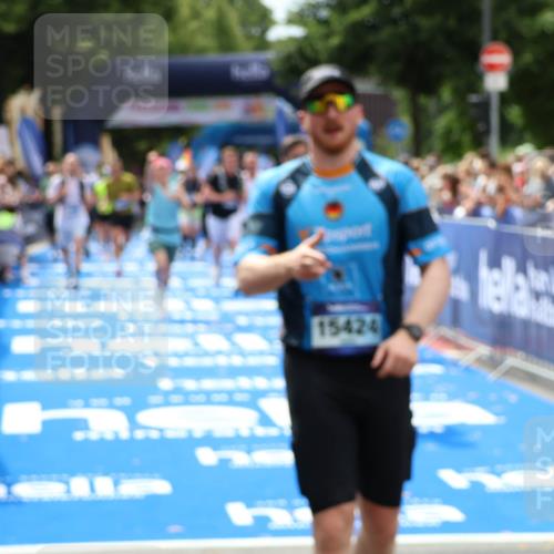 29.06.2025 - hella hamburg halbmarathon Zöllner http://msf.ph/oto/8181030 29.06.2025 10:40:14 Ziel 3547, 4381, 5007, 5409, 5410, 5508, 5916, 7495, 8465, 8933, 10968, 11731, 12704, 13667, 15424, 18614, 18979 meine-sportfotos.de