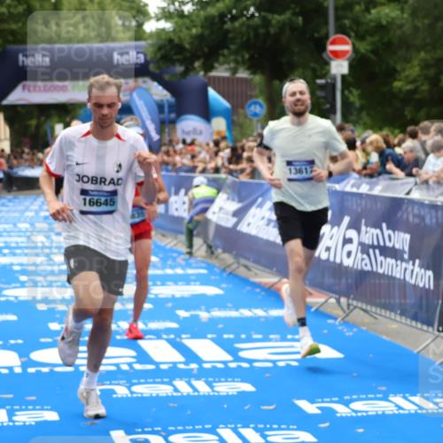 29.06.2025 - hella hamburg halbmarathon Zöllner http://msf.ph/oto/8181040 29.06.2025 10:31:44 Ziel 7793, 13606, 13617, 15835, 18102 meine-sportfotos.de
