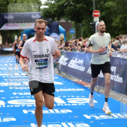 29.06.2025 - hella hamburg halbmarathon Zöllner http://msf.ph/oto/8181059 29.06.2025 10:31:45 Ziel 5187, 13606, 13617, 15835, 18102 meine-sportfotos.de