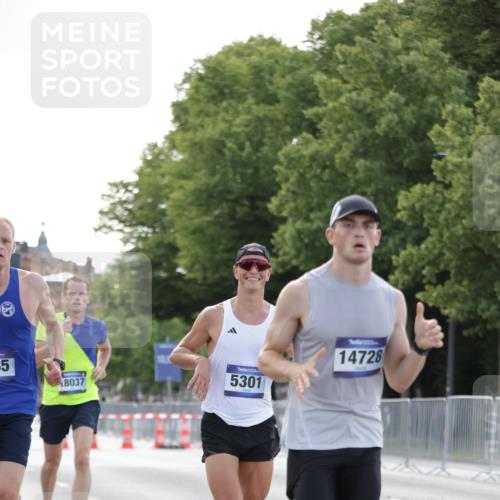 29.06.2025 - hella hamburg halbmarathon Jannik Wohlers http://msf.ph/oto/8181117 29.06.2025 09:42:40 Lombardsbrücke 4338, 5301, 9097, 9385, 11994, 12341, 12529, 12992, 13346, 14728, 18037 meine-sportfotos.de
