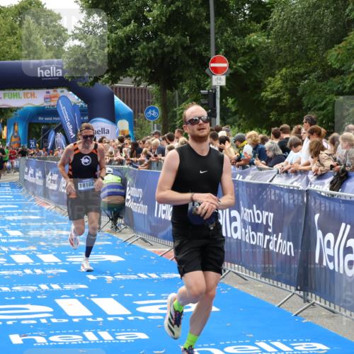 29.06.2025 - hella hamburg halbmarathon Zöllner http://msf.ph/oto/8181123 29.06.2025 10:31:47 Ziel 5187, 13606, 18102 meine-sportfotos.de