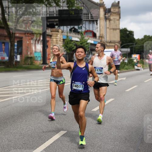29.06.2025 - hella hamburg halbmarathon Yannick Fuchs http://msf.ph/oto/8181158 29.06.2025 10:43:04 20KM 1163, 1176, 1452, 1892, 2260, 3985, 4183, 4185, 4847, 4890, 5421, 6389, 8302, 8889, 9348, 9661, 9770, 10053, 10859, 10860, 11451, 11679, 12533, 12534, 12690, 13009, 13183, 13269, 13450, 13962, 14033, 14192, 14511, 14990, 15384, 15784, 15857, 15894, 15917, 15981, 16592, 17395, 17745, 17855, 17982, 18598, 18815, 18873, 18887 meine-sportfotos.de