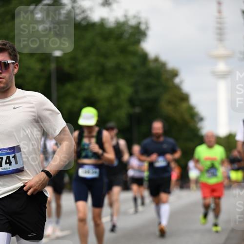 29.06.2025 - hella hamburg halbmarathon Dr. Thomas Lammeyer http://msf.ph/oto/8181166 29.06.2025 10:10:23 Kennedybrücke 1766, 1830, 1936, 2471, 2624, 3062, 4169, 4542, 5431, 6014, 7741, 8290, 8744, 8909, 10214, 10781 meine-sportfotos.de