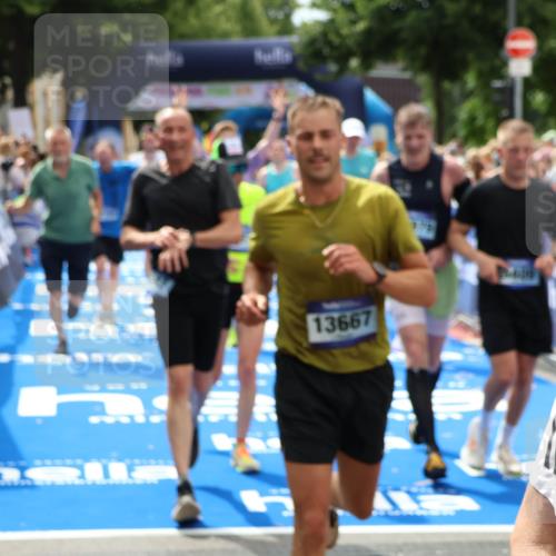 29.06.2025 - hella hamburg halbmarathon Zöllner http://msf.ph/oto/8181179 29.06.2025 10:40:19 Ziel 3547, 4381, 5409, 5410, 5803, 8465, 10968, 11731, 12704, 13667, 14699, 18614, 18979 meine-sportfotos.de