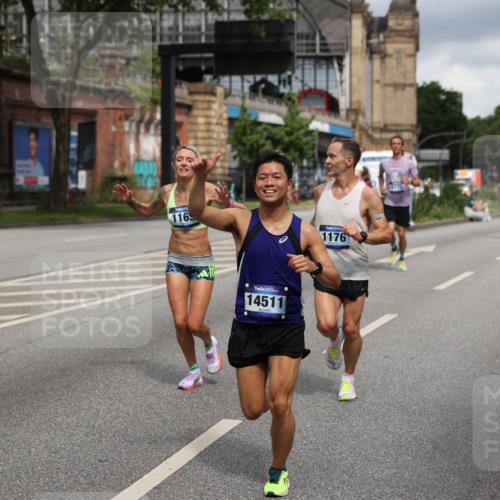 29.06.2025 - hella hamburg halbmarathon Yannick Fuchs http://msf.ph/oto/8181181 29.06.2025 10:43:04 20KM 1163, 1176, 1452, 1892, 2260, 3985, 4183, 4185, 4847, 4890, 5421, 6389, 8302, 8889, 9348, 9661, 9770, 10053, 10859, 10860, 11451, 11679, 12533, 12534, 12690, 13009, 13183, 13269, 13450, 13962, 14033, 14192, 14511, 14990, 15384, 15784, 15857, 15894, 15917, 15981, 16592, 17395, 17745, 17855, 17982, 18598, 18815, 18873, 18887 meine-sportfotos.de