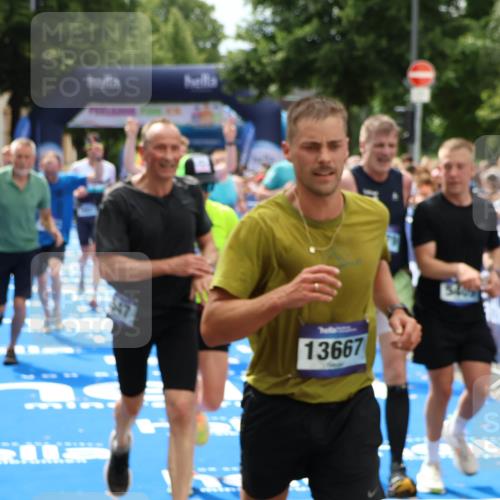 29.06.2025 - hella hamburg halbmarathon Zöllner http://msf.ph/oto/8181188 29.06.2025 10:40:20 Ziel 3547, 5409, 5410, 5803, 8465, 10968, 11731, 12704, 13667, 14699, 18614, 18979 meine-sportfotos.de
