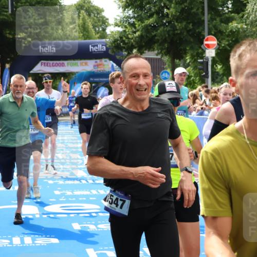 29.06.2025 - hella hamburg halbmarathon Zöllner http://msf.ph/oto/8181204 29.06.2025 10:40:20 Ziel 3547, 5409, 5410, 5803, 8465, 10968, 11731, 12704, 13667, 14699, 18614, 18979 meine-sportfotos.de