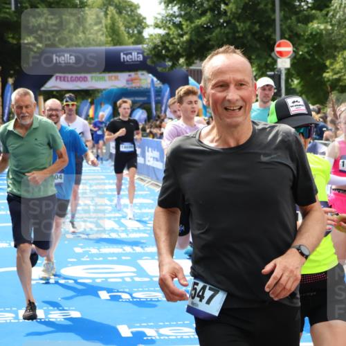 29.06.2025 - hella hamburg halbmarathon Zöllner http://msf.ph/oto/8181216 29.06.2025 10:40:21 Ziel 3547, 5410, 5803, 8370, 8465, 10968, 11731, 12704, 14699, 18614 meine-sportfotos.de