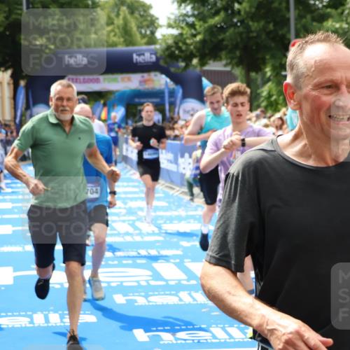 29.06.2025 - hella hamburg halbmarathon Zöllner http://msf.ph/oto/8181223 29.06.2025 10:40:21 Ziel 3547, 5410, 5803, 8370, 8465, 10968, 11731, 12704, 14699, 18614 meine-sportfotos.de