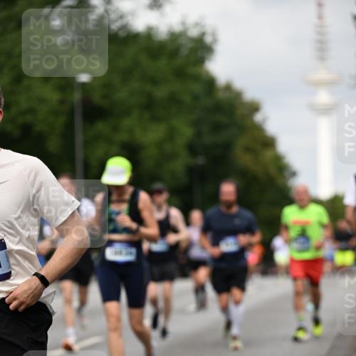 29.06.2025 - hella hamburg halbmarathon Dr. Thomas Lammeyer http://msf.ph/oto/8181248 29.06.2025 10:10:23 Kennedybrücke 1766, 1830, 1936, 2471, 2624, 3062, 4169, 4542, 5431, 6014, 7741, 8290, 8744, 8909, 10214, 10781 meine-sportfotos.de