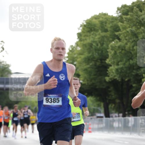29.06.2025 - hella hamburg halbmarathon Jannik Wohlers http://msf.ph/oto/8181322 29.06.2025 09:42:41 Lombardsbrücke 4338, 5301, 9097, 9385, 11994, 12341, 12529, 12992, 13346, 14728, 18037 meine-sportfotos.de