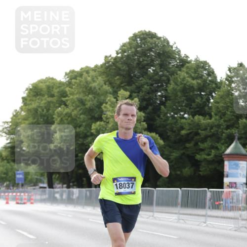 29.06.2025 - hella hamburg halbmarathon Jannik Wohlers http://msf.ph/oto/8181329 29.06.2025 09:42:43 Lombardsbrücke 4338, 5301, 9097, 9385, 11994, 12341, 12529, 12992, 13346, 14728, 18037 meine-sportfotos.de