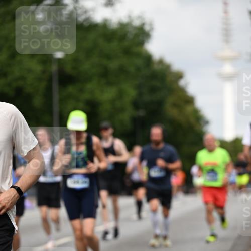 29.06.2025 - hella hamburg halbmarathon Dr. Thomas Lammeyer http://msf.ph/oto/8181331 29.06.2025 10:10:23 Kennedybrücke 1766, 1830, 1936, 2471, 2624, 3062, 4169, 4542, 5431, 6014, 7741, 8290, 8744, 8909, 10214, 10781 meine-sportfotos.de