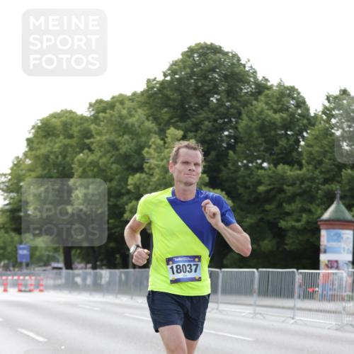 29.06.2025 - hella hamburg halbmarathon Jannik Wohlers http://msf.ph/oto/8181341 29.06.2025 09:42:43 Lombardsbrücke 4338, 5301, 9097, 9385, 11994, 12341, 12529, 12992, 13346, 14728, 18037 meine-sportfotos.de