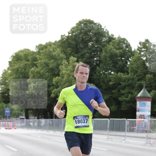 29.06.2025 - hella hamburg halbmarathon Jannik Wohlers http://msf.ph/oto/8181351 29.06.2025 09:42:43 Lombardsbrücke 4338, 5301, 9097, 9385, 11994, 12341, 12529, 12992, 13346, 14728, 18037 meine-sportfotos.de