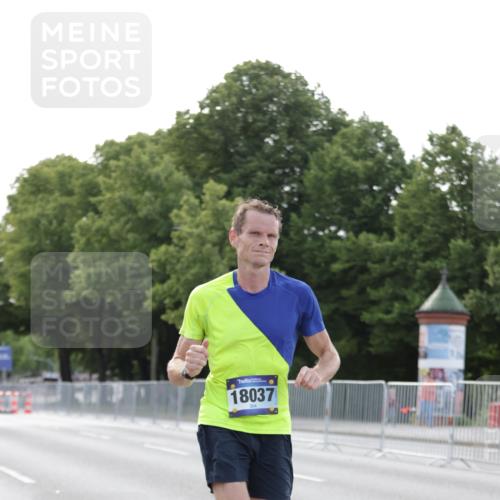 29.06.2025 - hella hamburg halbmarathon Jannik Wohlers http://msf.ph/oto/8181372 29.06.2025 09:42:43 Lombardsbrücke 4338, 5301, 9097, 9385, 11994, 12341, 12529, 12992, 13346, 14728, 18037 meine-sportfotos.de