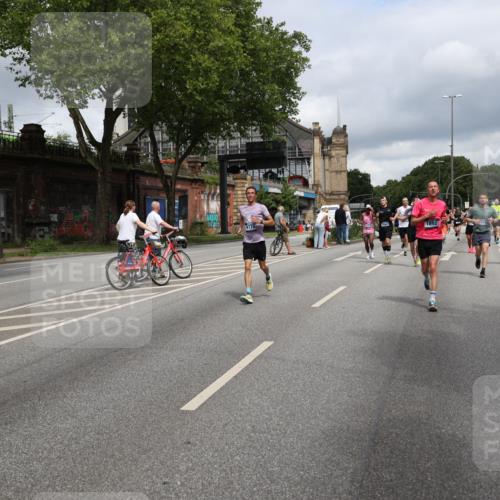 29.06.2025 - hella hamburg halbmarathon Yannick Fuchs http://msf.ph/oto/8181382 29.06.2025 10:43:06 20KM 1163, 1176, 1452, 1892, 2260, 3985, 4183, 4185, 4847, 4890, 5421, 5705, 6389, 8302, 8889, 9348, 9661, 9770, 10053, 10859, 10860, 11451, 11579, 11679, 11779, 12533, 12534, 12690, 13009, 13183, 13269, 13450, 13962, 14033, 14511, 15384, 15784, 15857, 15894, 16369, 16592, 17173, 17395, 17632, 17745, 17855, 17982, 18598, 18815, 18873, 18887 meine-sportfotos.de