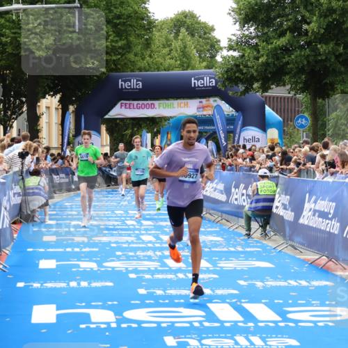 29.06.2025 - hella hamburg halbmarathon Zöllner http://msf.ph/oto/8181392 29.06.2025 10:32:00 Ziel 1407, 4129, 4698, 6619, 10927, 11199 meine-sportfotos.de