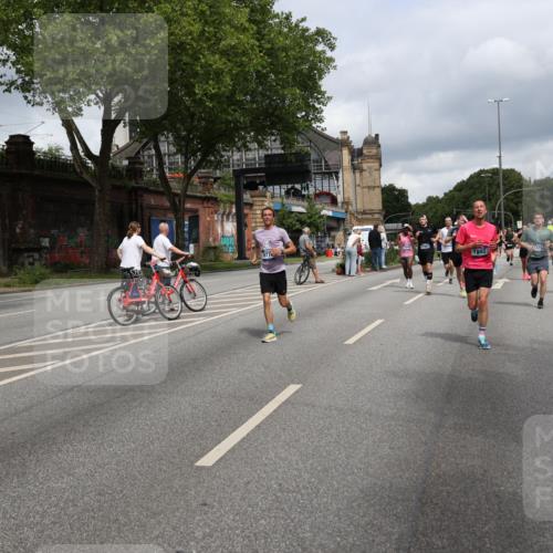 29.06.2025 - hella hamburg halbmarathon Yannick Fuchs http://msf.ph/oto/8181396 29.06.2025 10:43:06 20KM 1163, 1176, 1452, 1892, 2260, 3985, 4183, 4185, 4847, 4890, 5421, 5705, 6389, 8302, 8889, 9348, 9661, 9770, 10053, 10859, 10860, 11451, 11579, 11679, 11779, 12533, 12534, 12690, 13009, 13183, 13269, 13450, 13962, 14033, 14511, 15384, 15784, 15857, 15894, 16369, 16592, 17173, 17395, 17632, 17745, 17855, 17982, 18598, 18815, 18873, 18887 meine-sportfotos.de