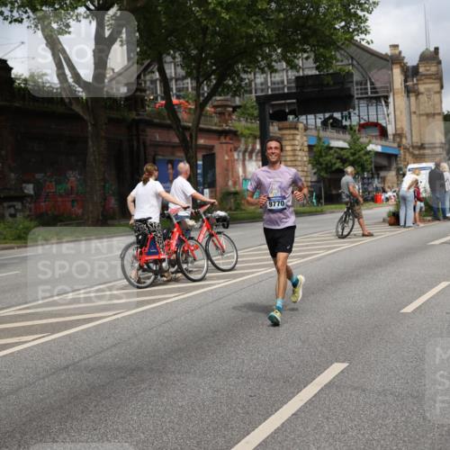 29.06.2025 - hella hamburg halbmarathon Yannick Fuchs http://msf.ph/oto/8181406 29.06.2025 10:43:06 20KM 1163, 1176, 1452, 1892, 2260, 3985, 4183, 4185, 4847, 4890, 5421, 5705, 6389, 8302, 8889, 9348, 9661, 9770, 10053, 10859, 10860, 11451, 11579, 11679, 11779, 12533, 12534, 12690, 13009, 13183, 13269, 13450, 13962, 14033, 14511, 15384, 15784, 15857, 15894, 16369, 16592, 17173, 17395, 17632, 17745, 17855, 17982, 18598, 18815, 18873, 18887 meine-sportfotos.de
