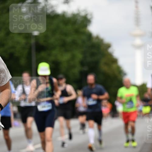 29.06.2025 - hella hamburg halbmarathon Dr. Thomas Lammeyer http://msf.ph/oto/8181407 29.06.2025 10:10:24 Kennedybrücke 1766, 1830, 1936, 2471, 2624, 3062, 4169, 4542, 5431, 6014, 7741, 8051, 8290, 8744, 8909, 10214, 10781 meine-sportfotos.de