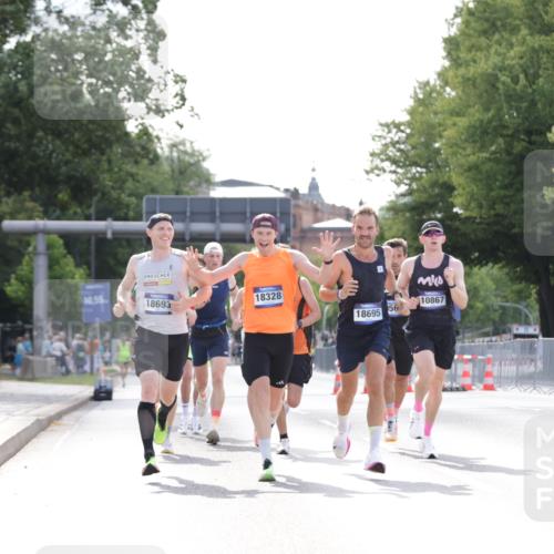 29.06.2025 - hella hamburg halbmarathon Jannik Wohlers http://msf.ph/oto/8181413 29.06.2025 09:42:46 Lombardsbrücke 4338, 5301, 9097, 9385, 9565, 9767, 10867, 11994, 12341, 12529, 12992, 13374, 14728, 14757, 15483, 15671, 18037, 18328, 18693, 18695, 18989 meine-sportfotos.de