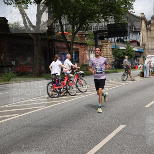 29.06.2025 - hella hamburg halbmarathon Yannick Fuchs http://msf.ph/oto/8181416 29.06.2025 10:43:06 20KM 1163, 1176, 1452, 1892, 2260, 3985, 4183, 4185, 4847, 4890, 5421, 5705, 6389, 8302, 8889, 9348, 9661, 9770, 10053, 10859, 10860, 11451, 11579, 11679, 11779, 12533, 12534, 12690, 13009, 13183, 13269, 13450, 13962, 14033, 14511, 15384, 15784, 15857, 15894, 16369, 16592, 17173, 17395, 17632, 17745, 17855, 17982, 18598, 18815, 18873, 18887 meine-sportfotos.de