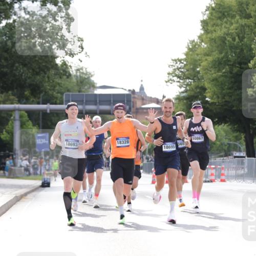 29.06.2025 - hella hamburg halbmarathon Jannik Wohlers http://msf.ph/oto/8181422 29.06.2025 09:42:46 Lombardsbrücke 4338, 5301, 9097, 9385, 9565, 9767, 10867, 11994, 12341, 12529, 12992, 13374, 14728, 14757, 15483, 15671, 18037, 18328, 18693, 18695, 18989 meine-sportfotos.de