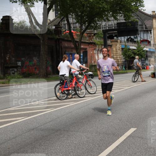 29.06.2025 - hella hamburg halbmarathon Yannick Fuchs http://msf.ph/oto/8181424 29.06.2025 10:43:07 20KM 1163, 1176, 1452, 1892, 2260, 3985, 4183, 4185, 4847, 4890, 5421, 5705, 6389, 8302, 8889, 9348, 9661, 9770, 10053, 10859, 10860, 11451, 11579, 11679, 11779, 12533, 12534, 12690, 13009, 13183, 13269, 13450, 13962, 14033, 14511, 15384, 15784, 15857, 15894, 16369, 16592, 17173, 17395, 17632, 17745, 17855, 17982, 18598, 18873, 18887 meine-sportfotos.de