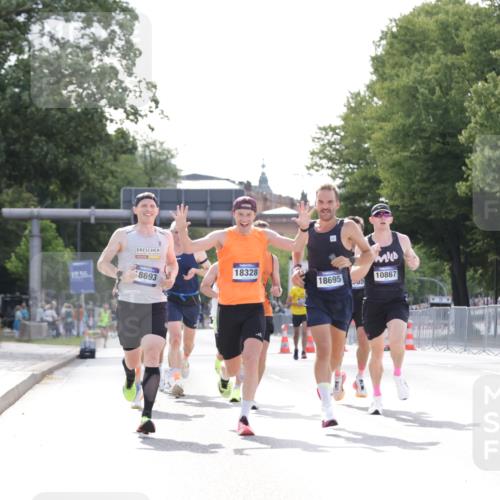 29.06.2025 - hella hamburg halbmarathon Jannik Wohlers http://msf.ph/oto/8181461 29.06.2025 09:42:46 Lombardsbrücke 4338, 5301, 9097, 9385, 9565, 9767, 10867, 11994, 12341, 12529, 12992, 13374, 14728, 14757, 15483, 15671, 18037, 18328, 18693, 18695, 18989 meine-sportfotos.de