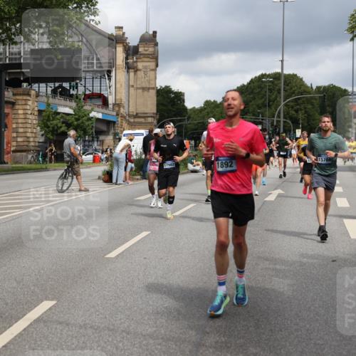 29.06.2025 - hella hamburg halbmarathon Yannick Fuchs http://msf.ph/oto/8181464 29.06.2025 10:43:07 20KM 1163, 1176, 1452, 1892, 2260, 3985, 4183, 4185, 4847, 4890, 5421, 5705, 6389, 8302, 8889, 9348, 9661, 9770, 10053, 10859, 10860, 11451, 11579, 11679, 11779, 12533, 12534, 12690, 13009, 13183, 13269, 13450, 13962, 14033, 14511, 15384, 15784, 15857, 15894, 16369, 16592, 17173, 17395, 17632, 17745, 17855, 17982, 18598, 18873, 18887 meine-sportfotos.de