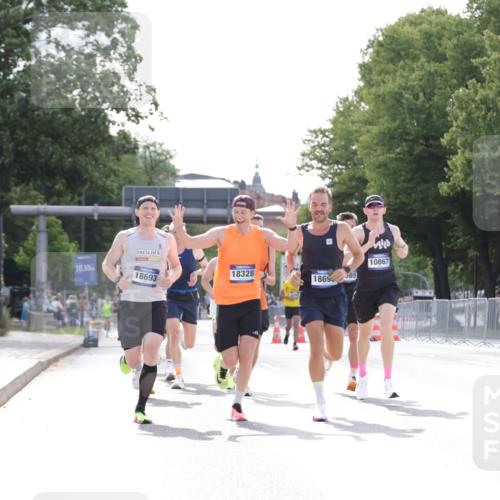 29.06.2025 - hella hamburg halbmarathon Jannik Wohlers http://msf.ph/oto/8181472 29.06.2025 09:42:46 Lombardsbrücke 4338, 5301, 9097, 9385, 9565, 9767, 10867, 11994, 12341, 12529, 12992, 13374, 14728, 14757, 15483, 15671, 18037, 18328, 18693, 18695, 18989 meine-sportfotos.de