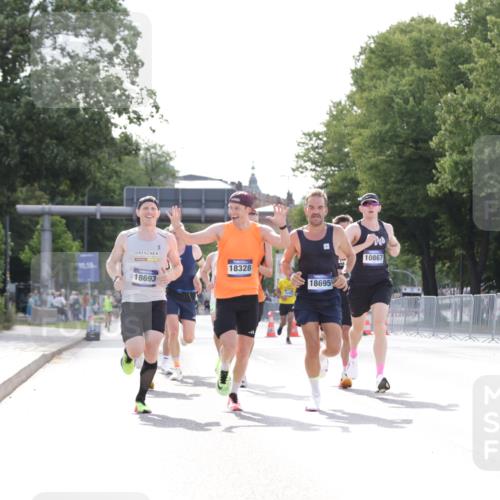 29.06.2025 - hella hamburg halbmarathon Jannik Wohlers http://msf.ph/oto/8181482 29.06.2025 09:42:46 Lombardsbrücke 4338, 5301, 9097, 9385, 9565, 9767, 10867, 11994, 12341, 12529, 12992, 13374, 14728, 14757, 15483, 15671, 18037, 18328, 18693, 18695, 18989 meine-sportfotos.de