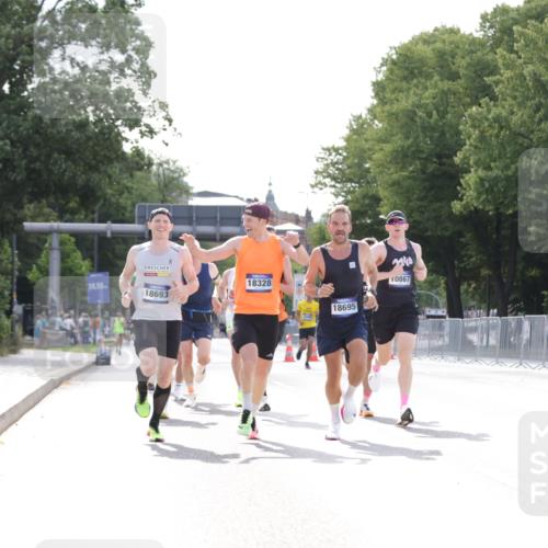29.06.2025 - hella hamburg halbmarathon Jannik Wohlers http://msf.ph/oto/8181503 29.06.2025 09:42:47 Lombardsbrücke 4338, 5301, 9097, 9385, 9565, 9767, 10867, 11994, 12341, 12529, 12992, 13374, 14728, 14757, 15483, 15671, 18037, 18328, 18693, 18695, 18989 meine-sportfotos.de